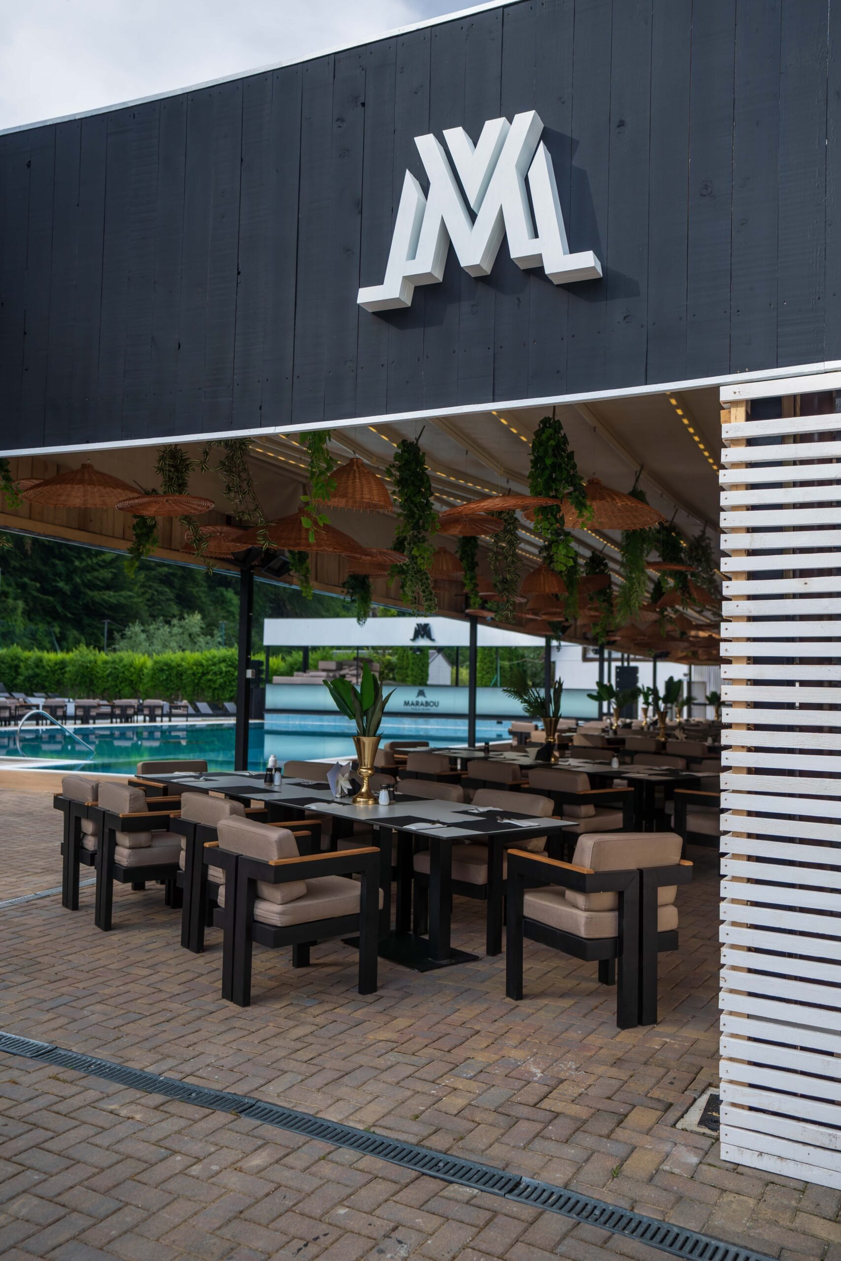 Covered terrace, restaurant and bar beside the Marabou pool