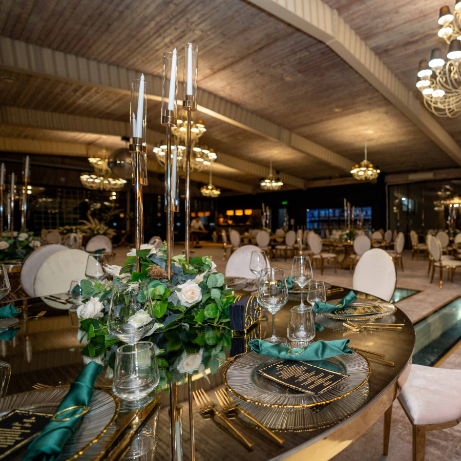 Decor de nuntă în salonul vitrat Marabou